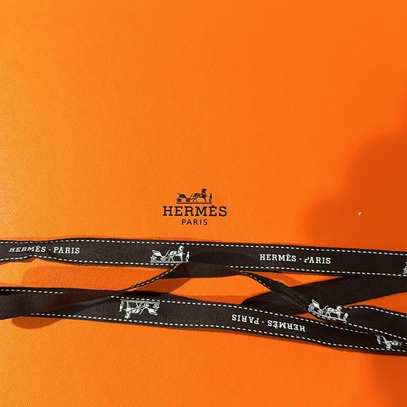 BNWT Hermes Porcelain Tea Cup and Saucer Set - Floral Design - Picture 14 of 14